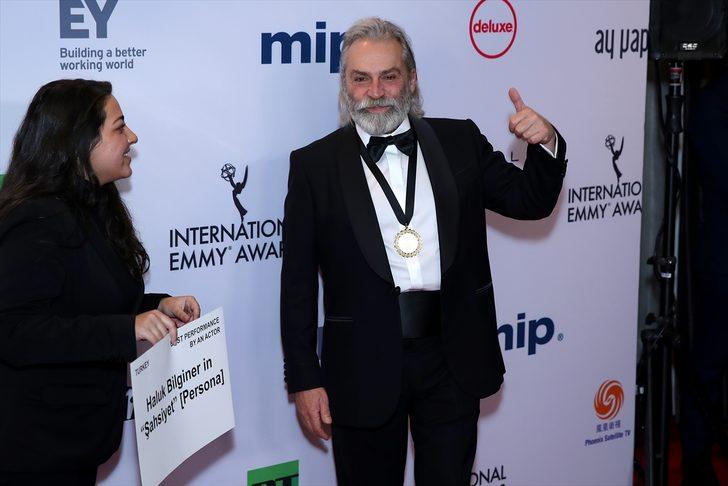 Haluk Bilginer, 47. Uluslararası Emmy Ödülleri'nde Şahsiyet dizisindeki performansıyla en iyi erkek oyuncu seçildi G4