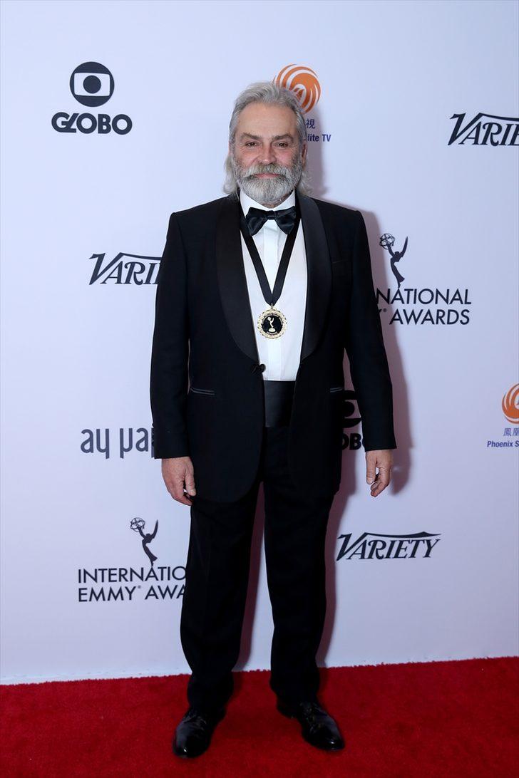 Haluk Bilginer, 47. Uluslararası Emmy Ödülleri'nde Şahsiyet dizisindeki performansıyla en iyi erkek oyuncu seçildi G5