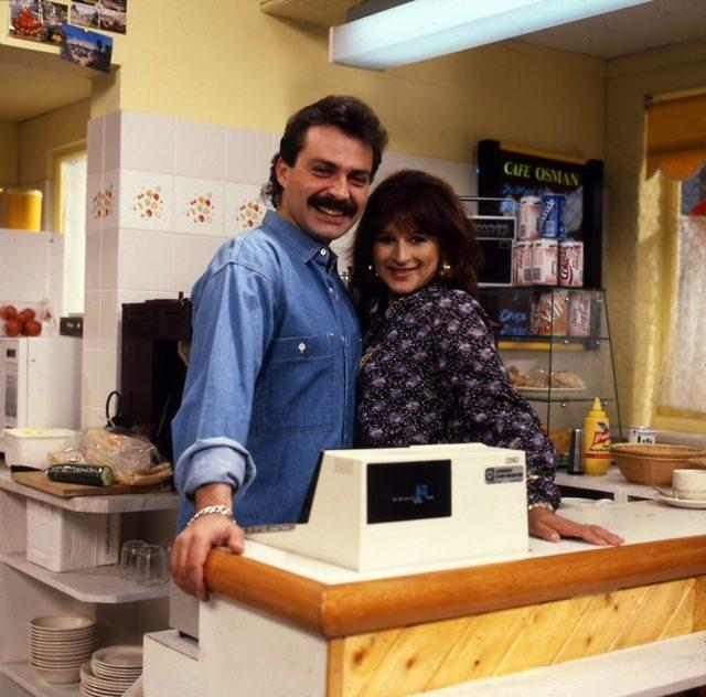 Haluk Bilginer, 1985 ve 1987 yılları arasında BBC'nin EastEnders dizisinde Mehmet Osman adındaki karakteri canlandırdı