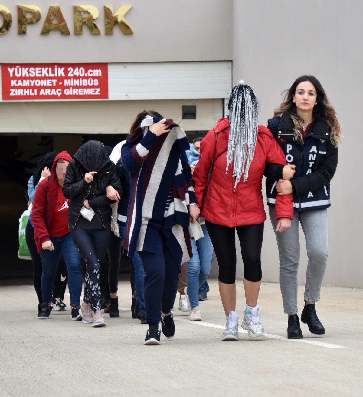 Antalya'daki 'jigolo &ccedil;etesi'yle ilgili yeni gelişme! Tutuklandılar