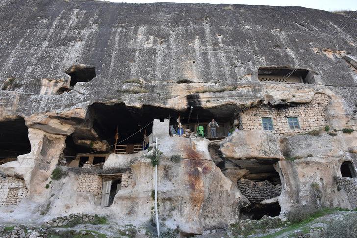 Modern yaşamını bırakıp, doğduğu mağarada yaşıyor G3