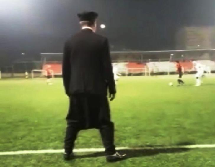 Şalvarlı teknik direktör Mezher Tekçi, sosyal medyayı salladı G4