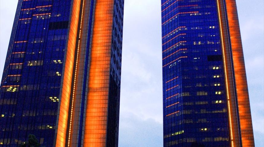 Sabancı Center, kadına şiddete karşı bu yıl da turuncuya boyanıyor