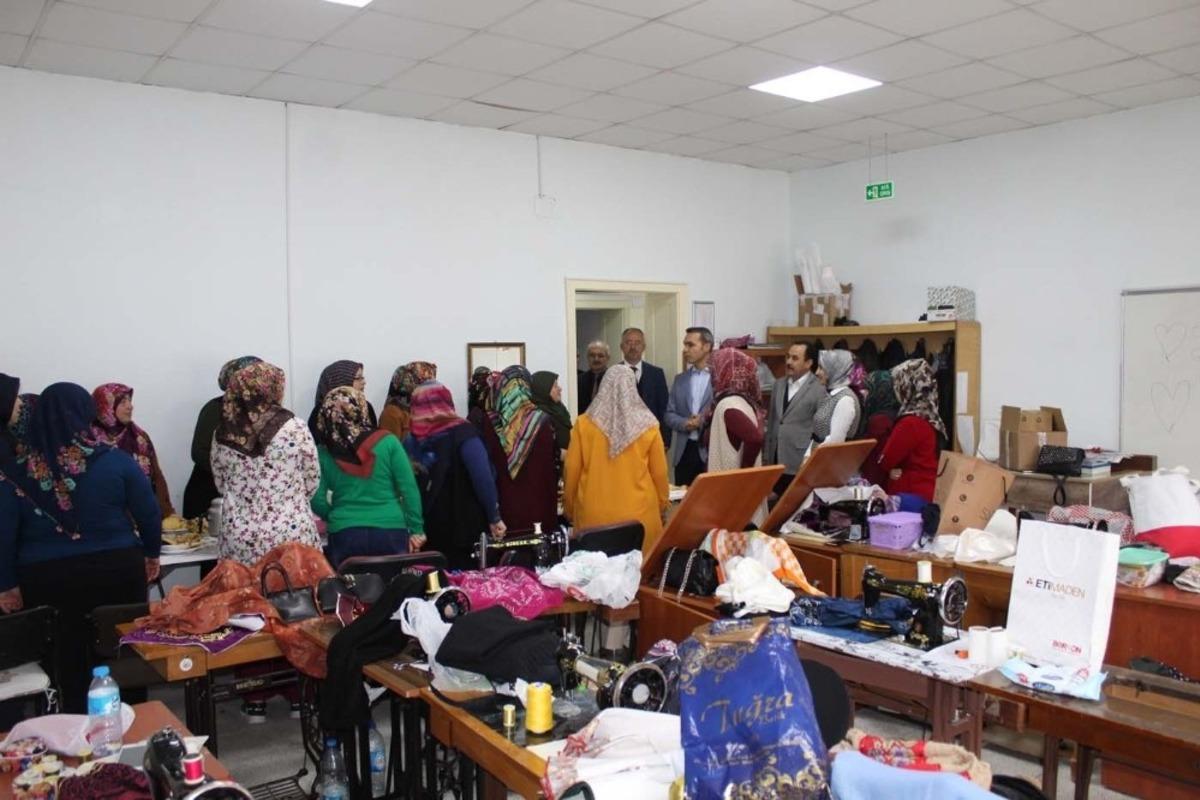 Kaymakam &Ccedil;i&ccedil;ek: "&Uuml;retilen &uuml;r&uuml;nlerin pazarlanması, il&ccedil;e ekonomisi i&ccedil;in &ouml;nemli"