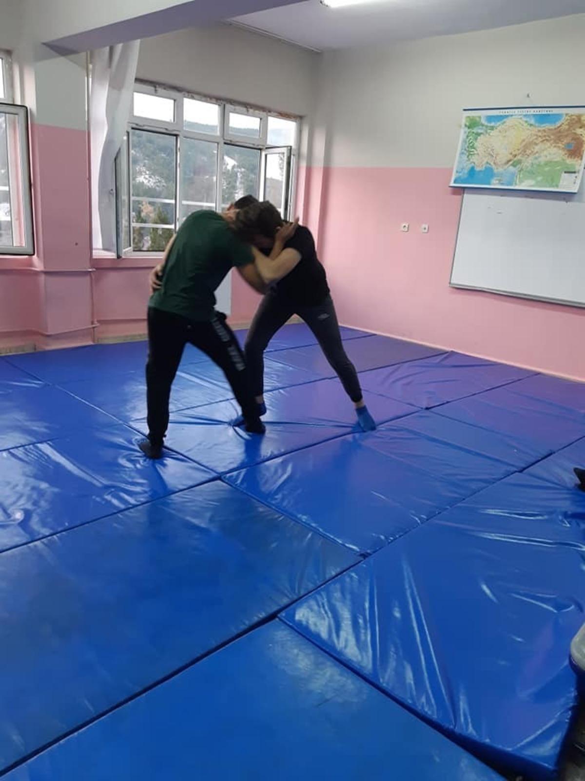 Ata sporu g&uuml;reş &ouml;ğrencilere &ouml;ğretiliyor