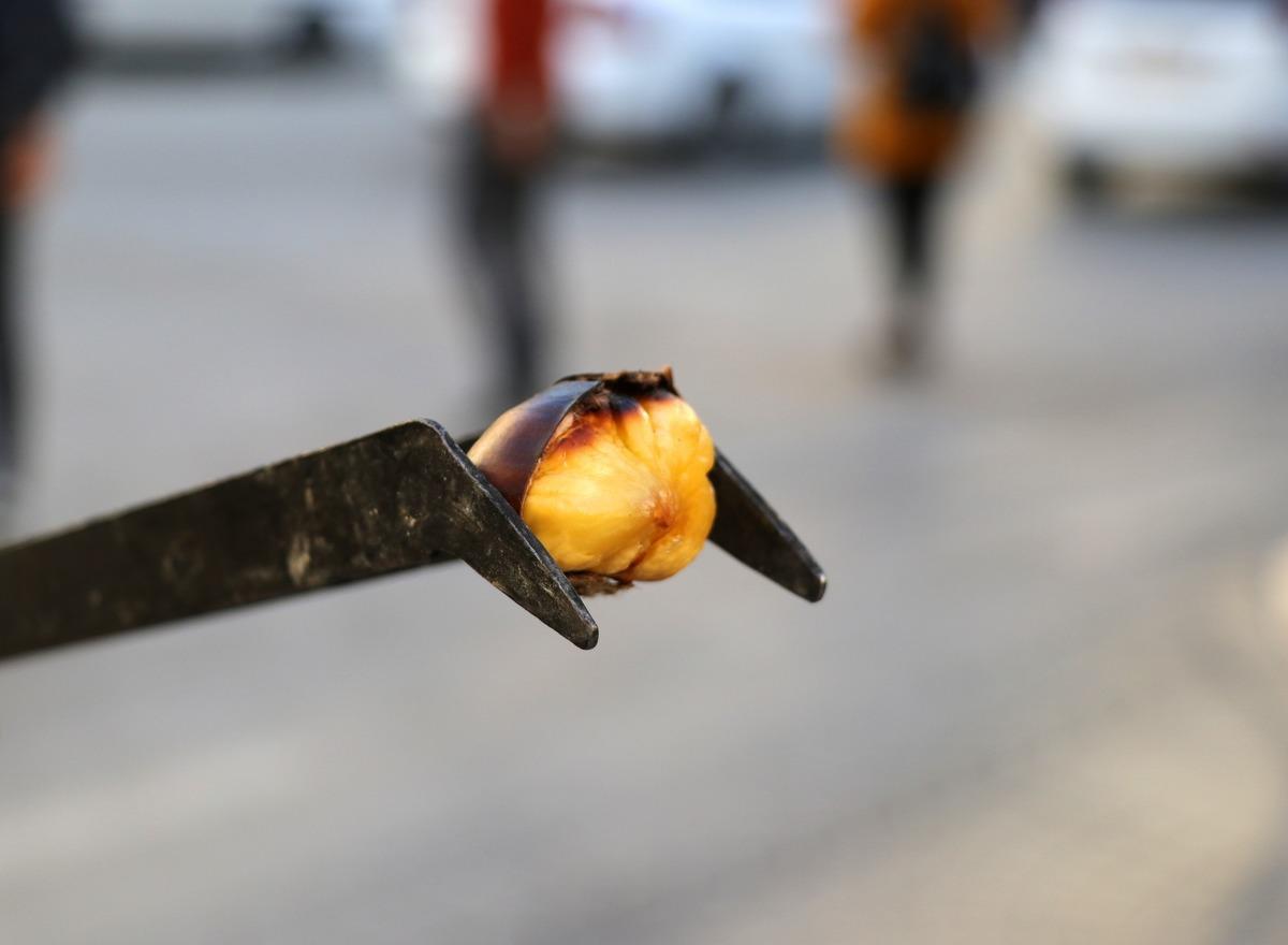 Fiyatı kırmızı eti ge&ccedil;ti! Kestanenin &ccedil;iği 15 liradan pişmişi 60 liradan satılıyor