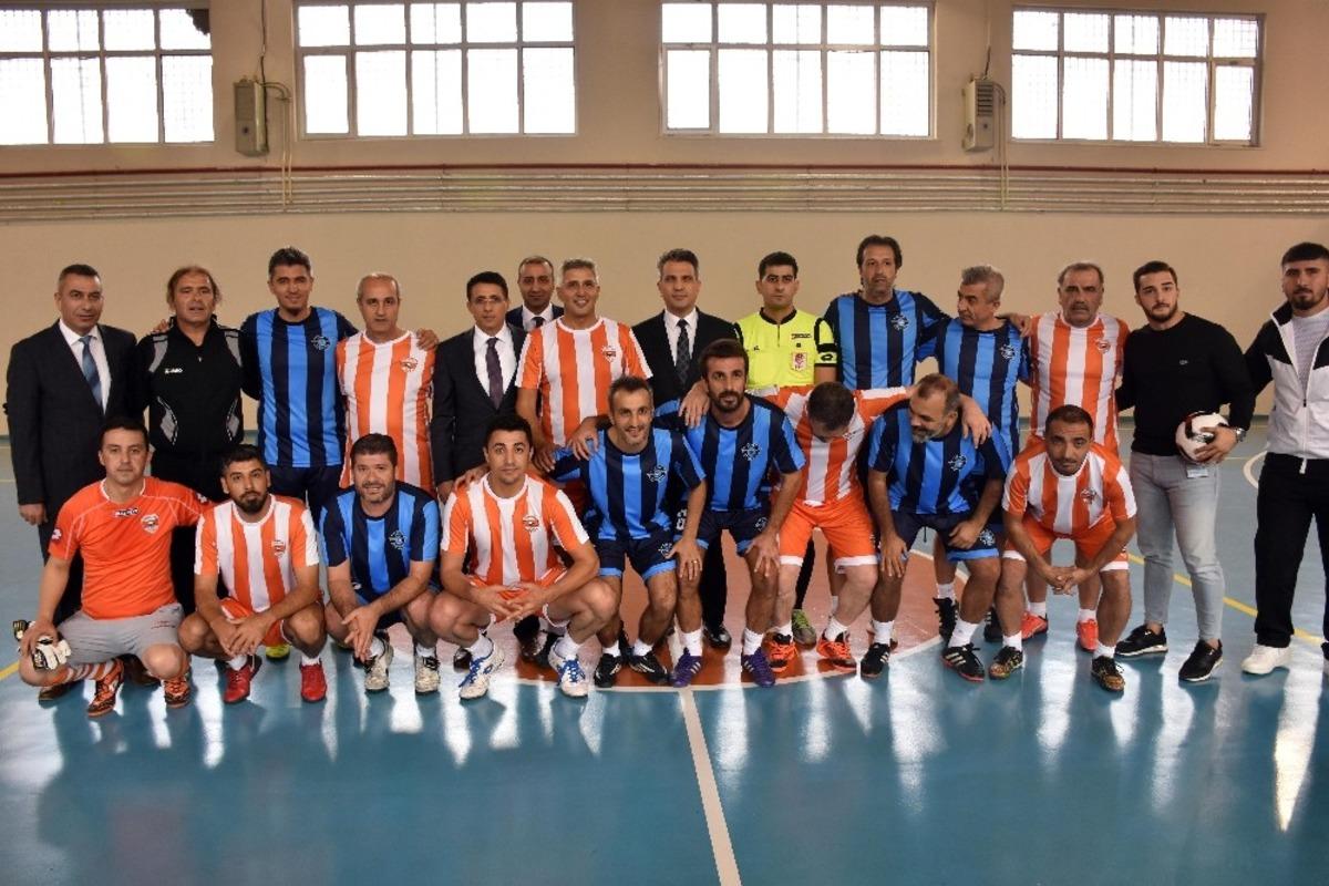 Cezaevinde dostluk ma&ccedil;ı