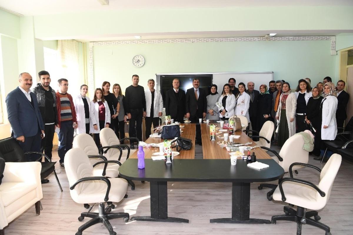 Başkan Asya, &ouml;ğretmenleri unutmadı