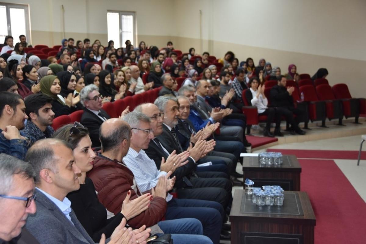 Rekt&ouml;r Bilgi&ccedil;: &ldquo;&Ouml;ğretmenlerin kıymetini bilmeliyiz&rdquo;