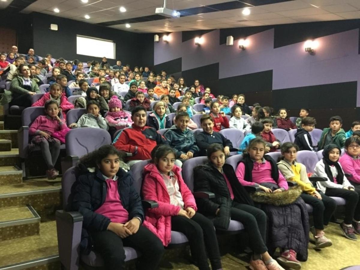 150 &ouml;ğrenci sinemayla ilk defa tanıştı