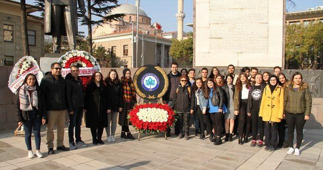 ESOGÜ Eğitim Fakültesi’nden Öğretmenler Günü yürüyüşü