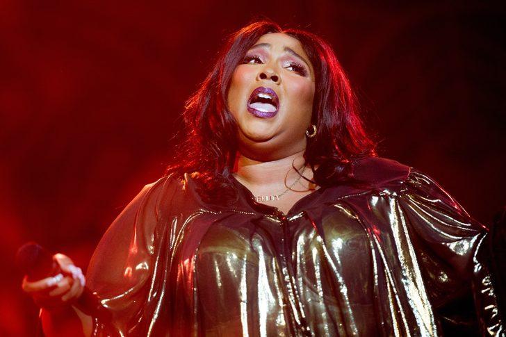 Lizzo banyoda soyundu! Poposunu gösterdi 'K.çımı öp' dedi G3