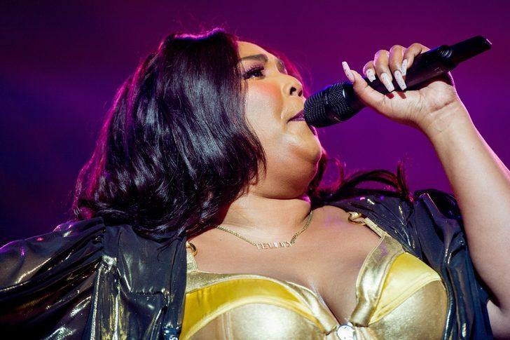 Lizzo banyoda soyundu! Poposunu gösterdi 'K.çımı öp' dedi G4