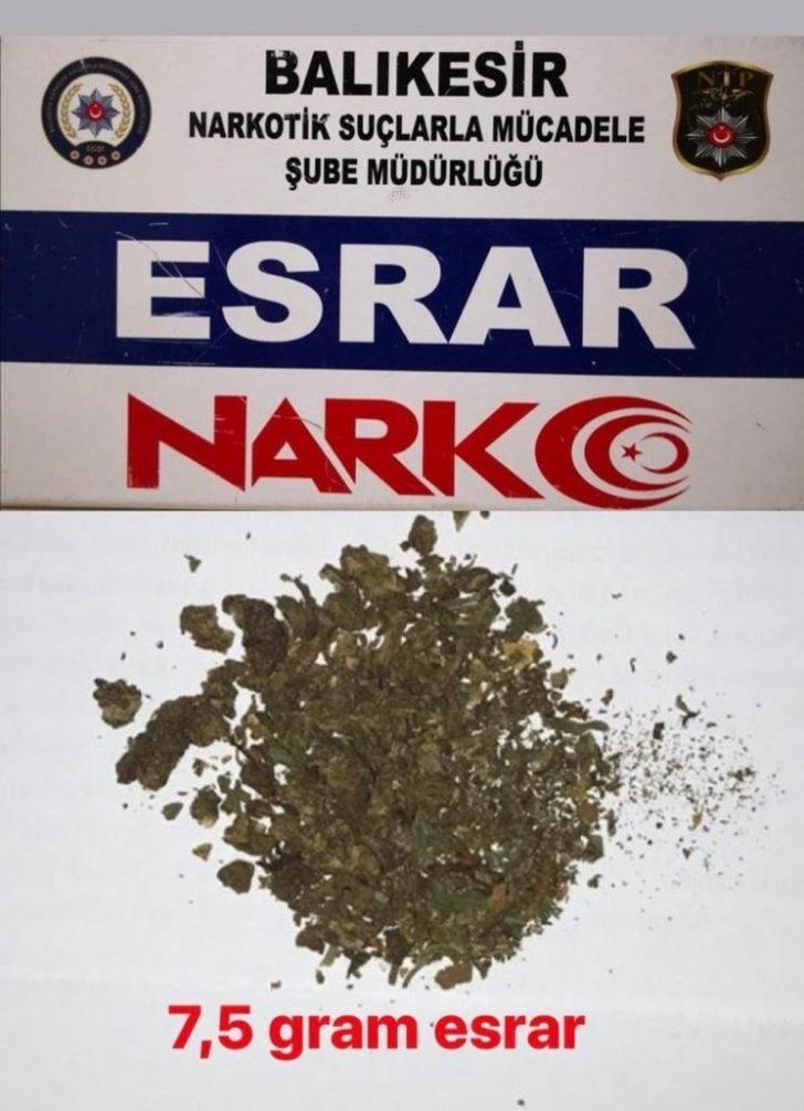 Otomobile saklanan uyuşturucuyu Bath buldu G3