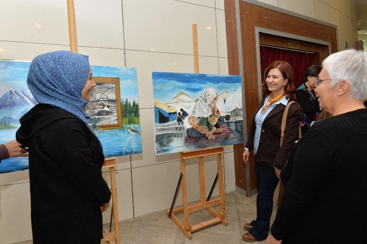 Kadınlar eserleriyle &rsquo;Kadına şiddete dur&rsquo; dedi