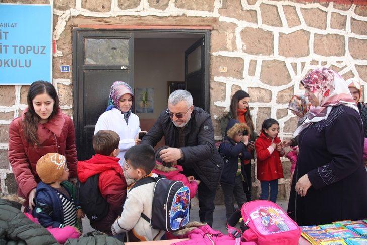 Şehit ailesinden öğrencilere yardım G1