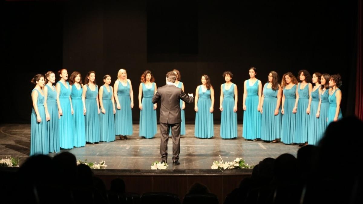 Maltepe&rsquo;de şarkılar kadına şiddete karşı s&ouml;ylendi