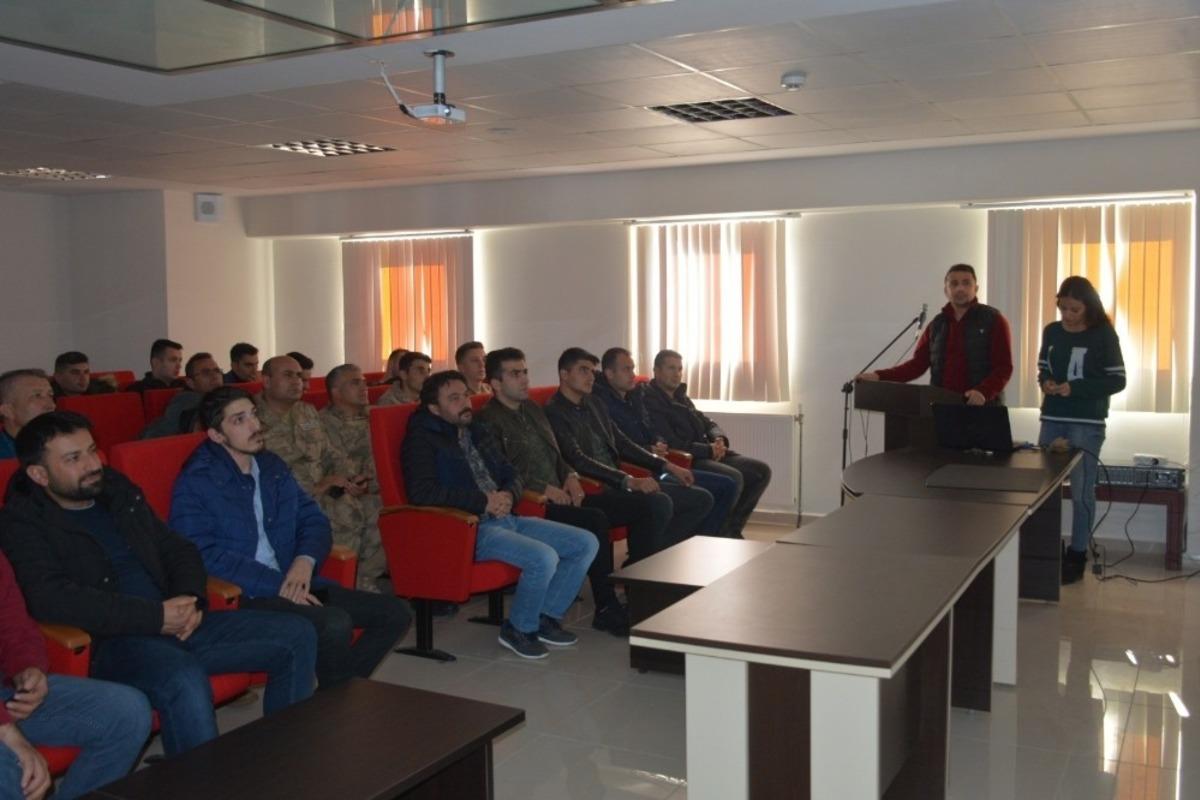 Ahlat&rsquo;ta jandarma personeline ka&ccedil;ak&ccedil;ılığı &ouml;nleme semineri