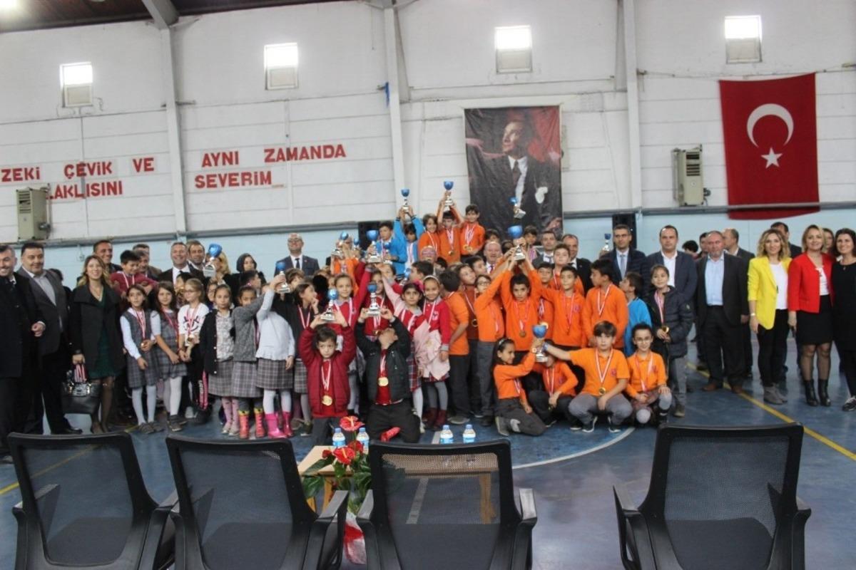 Kurtuluş Kupası &ouml;d&uuml;l t&ouml;reni ger&ccedil;ekleştirildi