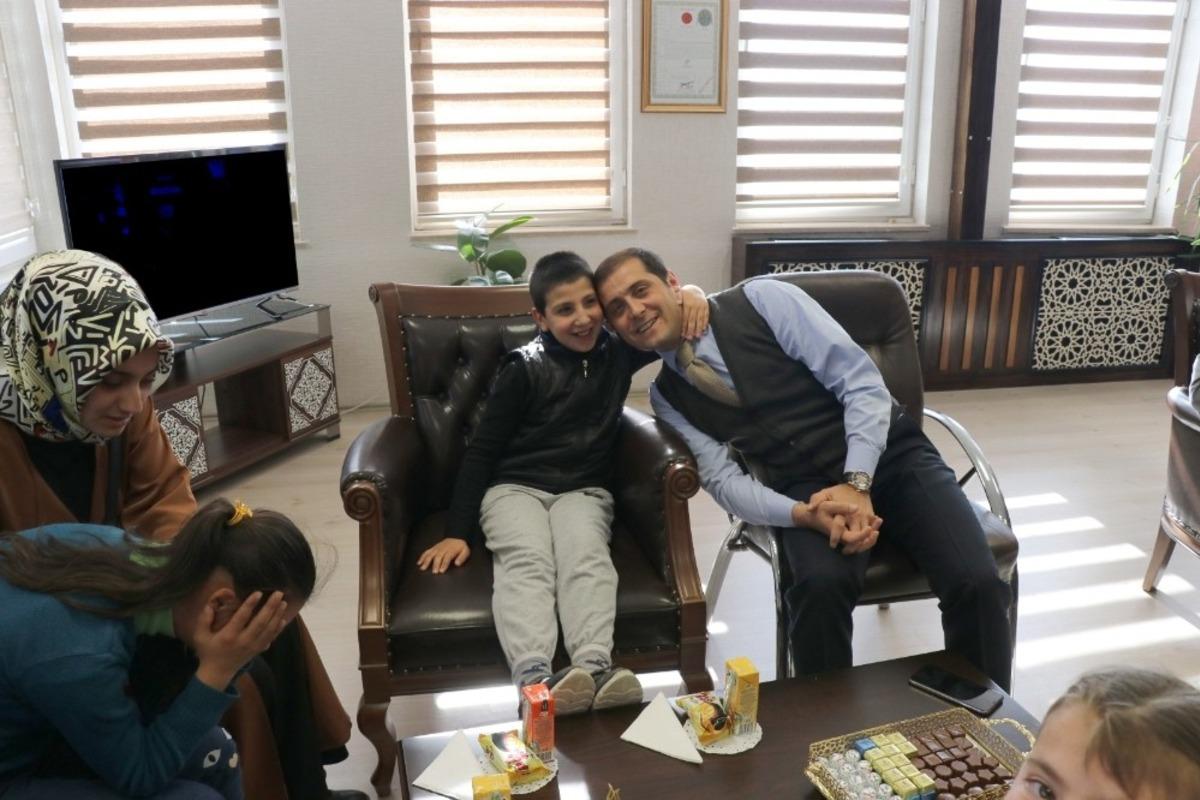 Kaymakam Erat, &ouml;zel &ouml;ğrencileri makamında ağırladı