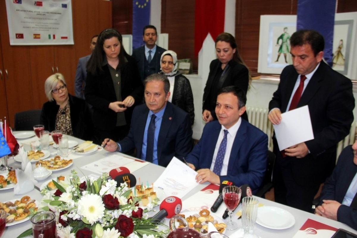 Mimari Taş Oymacılığı Programı Hibe Almaya Hak Kazandı