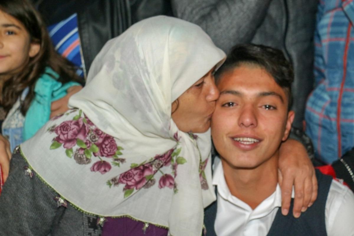 Kınalı gen&ccedil;ler askere uğurlandı