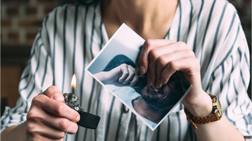 Yak bütün fotoğrafları! 8 adımda eski sevgiliyi unutmanın yolu