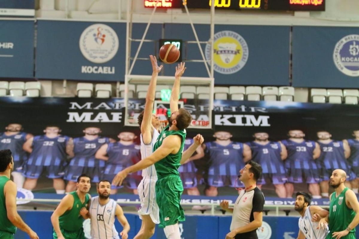 B&uuml;y&uuml;kşehir Kağıtspor ge&ccedil;it vermiyor