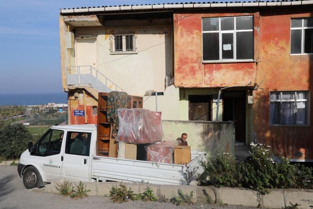 3 aileye eşya yardımı