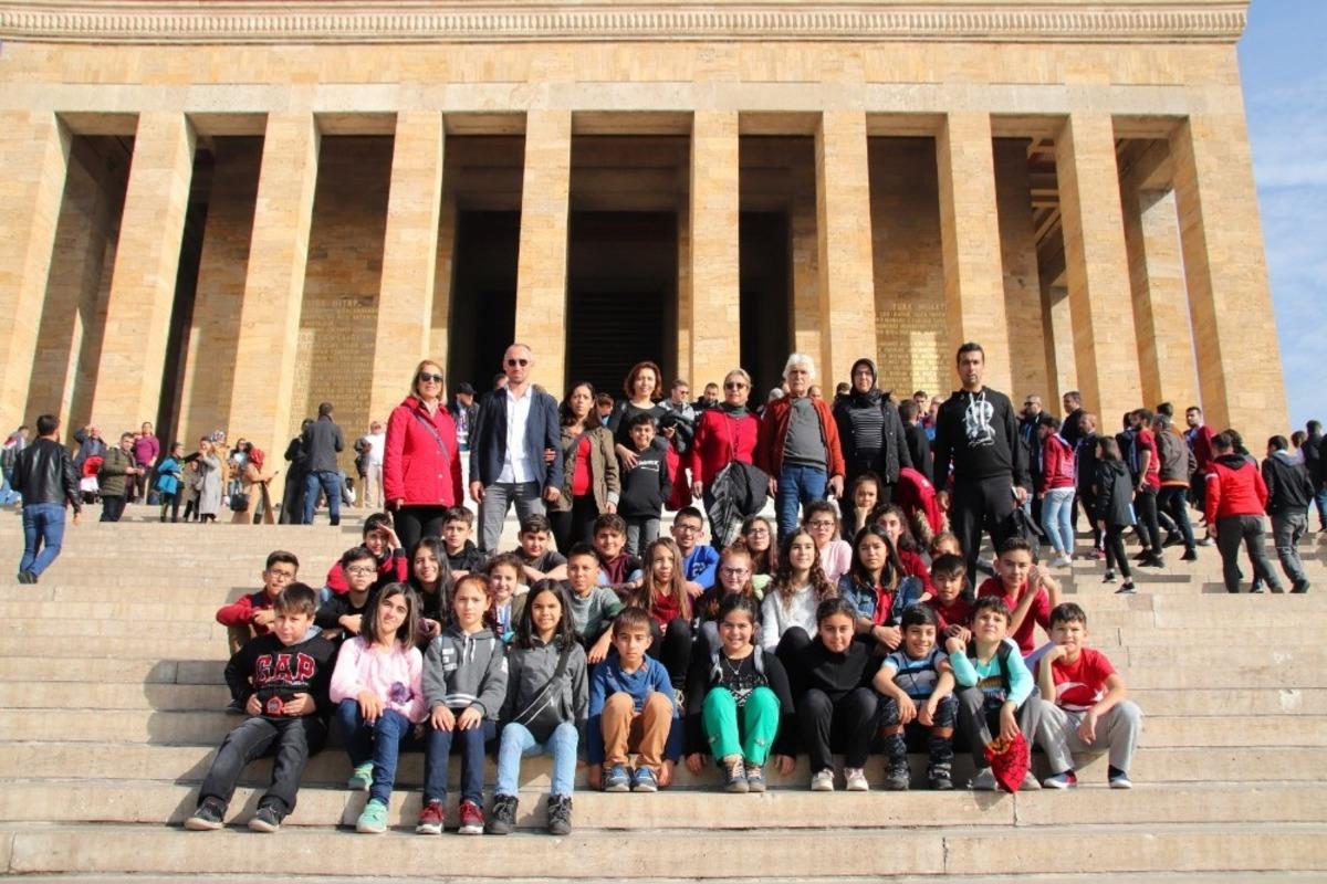 Eskişehir Anadolu Yıldızları Spor Kul&uuml;b&uuml; &ouml;ğrencilerini Anıtkabir ziyareti