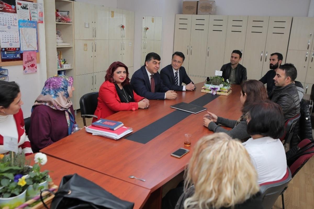 Başkan Fadıloğlu&rsquo;ndan &ouml;ğretmenlere &ouml;zel armağan