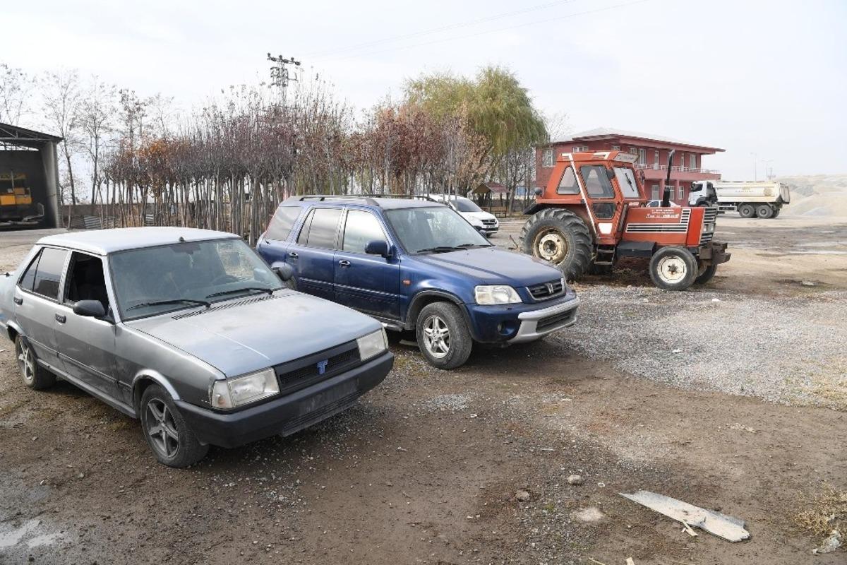 Muş Belediyesinin eski ara&ccedil;ları satışa &ccedil;ıkarılıyor