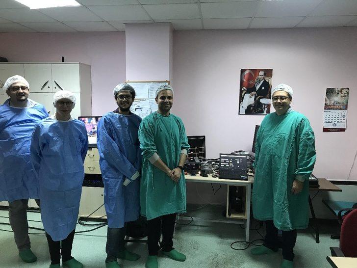 Iraklı beyin cerrahlarına canlı yayınla ameliyat eğitimi G2