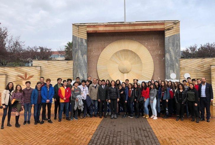 Rektör Aldemir öğrenciler bir araya geldi G1