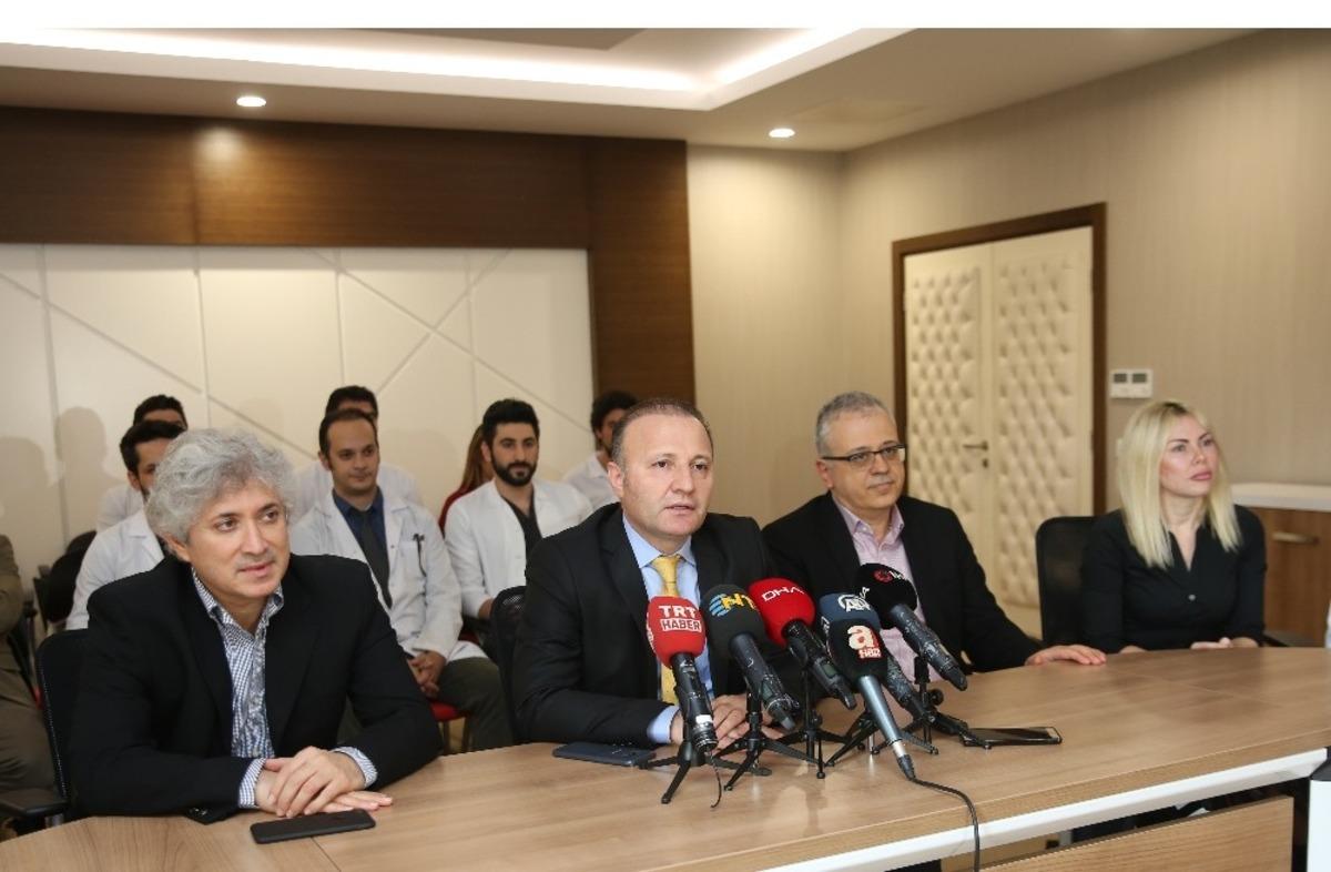 4&rsquo;&uuml;nc&uuml; &ccedil;ift kol nakli uyandı, sağlık durumu iyi