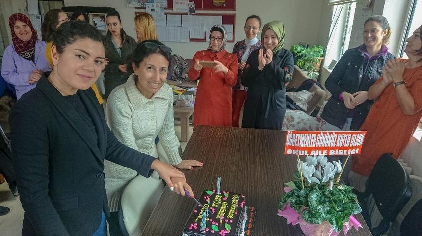 Seyitgazi &Ccedil;ok Programlı Anadolu Lisesi&rsquo;nde &Ouml;ğretmen g&uuml;n&uuml; kutlandı