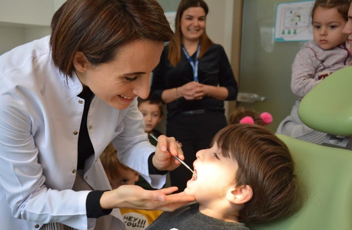 Miniklere ağız ve diş bakımı anlatıldı