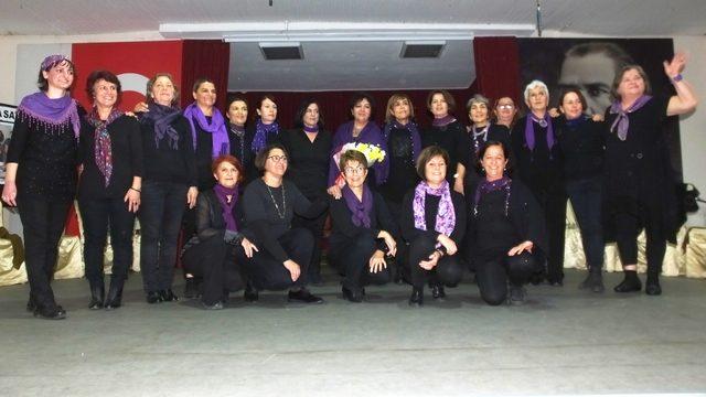 Burhaniyeli kadınlar, sahneledikleri oyunla 'şiddete hayır' dedi