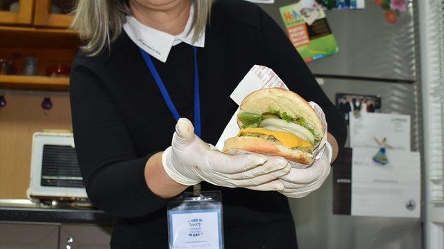 Hamsi burger ile köy çocukları tanışacak! İşte yeni lezzet hamsi burger