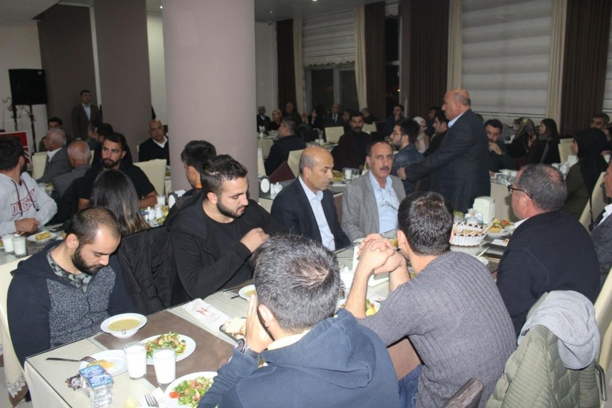 &Ouml;ğretmenler onuruna yemek d&uuml;zenlendi