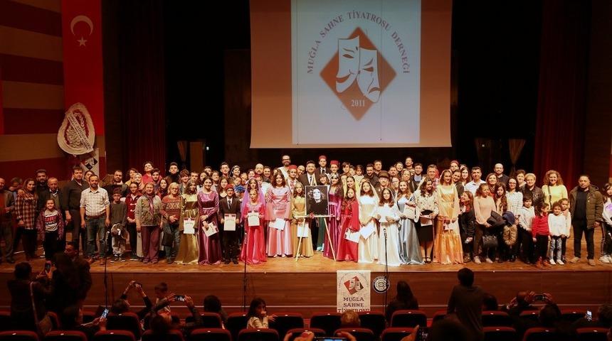 ‘Senede Bir Gün’ tiyatro severlerle buluştu