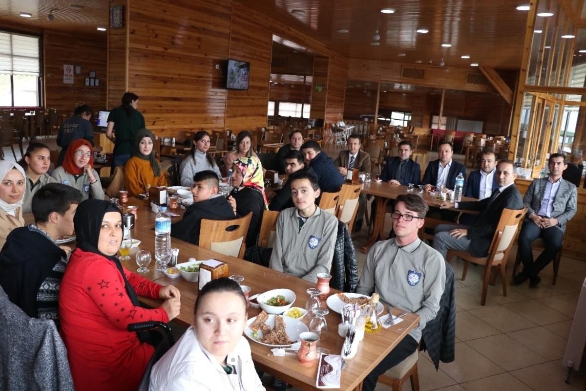 &Ouml;zel eğitimli &ccedil;ocuklar seyir terasını gezdi