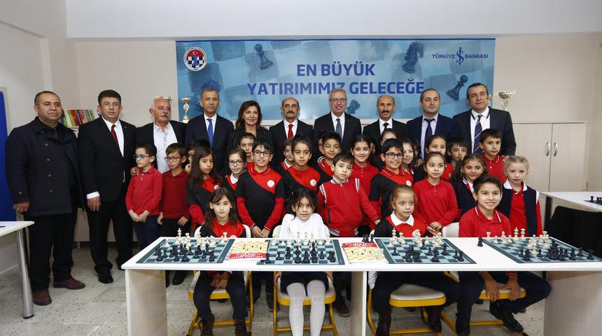 İş Bankası 25 bininci satranç sınıfını açtı