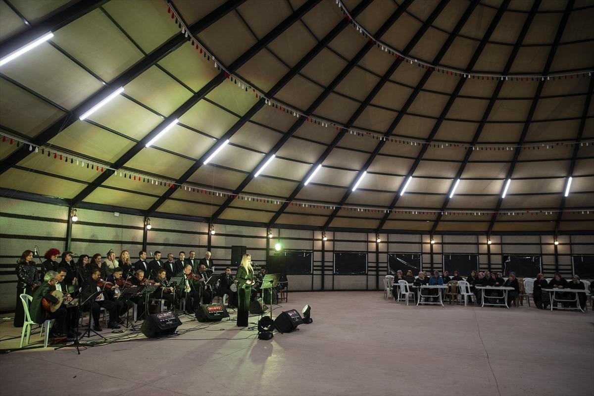 Edirne Devlet T&uuml;rk M&uuml;ziği Korosu, k&ouml;yde konser verdi