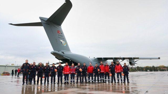 Arama-kurtarma faaliyetlerine katılacak personel ve araçlar Tiran’a gönderildi