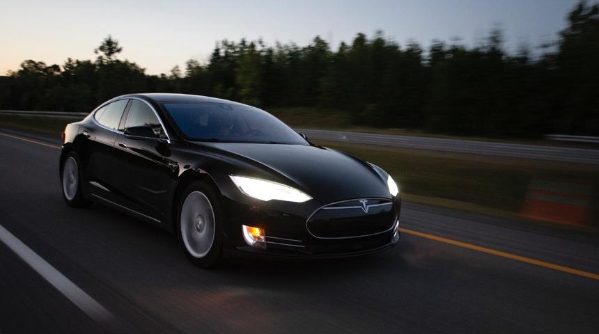 Tesla otomobilleri kendilerini lazerle temizleyecek!