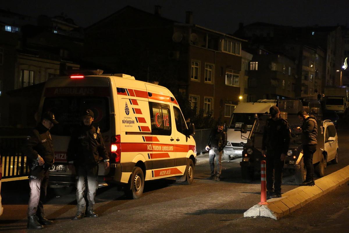 İstanbul'un g&ouml;beğinde dehşet anları! Ambulanstaki sağlık &ccedil;alışanlarına kurşun yağdırdı!
