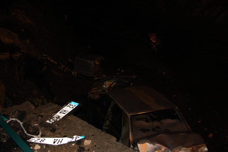 Otomobil 5 metrelik su kanalına uçtu: Yaralılar var G4