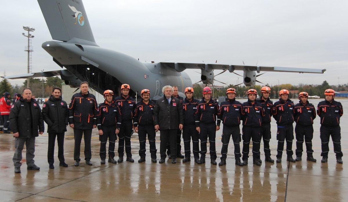 T&uuml;rkiye'nin yardım u&ccedil;ağı Tiran'a indi!