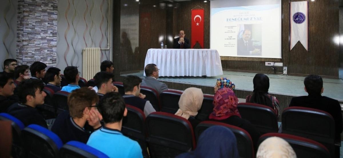 Rekt&ouml;r Coşkun, Bayburt Fen Lisesi &ouml;ğrencileriyle s&ouml;yleşi ger&ccedil;ekleştirdi